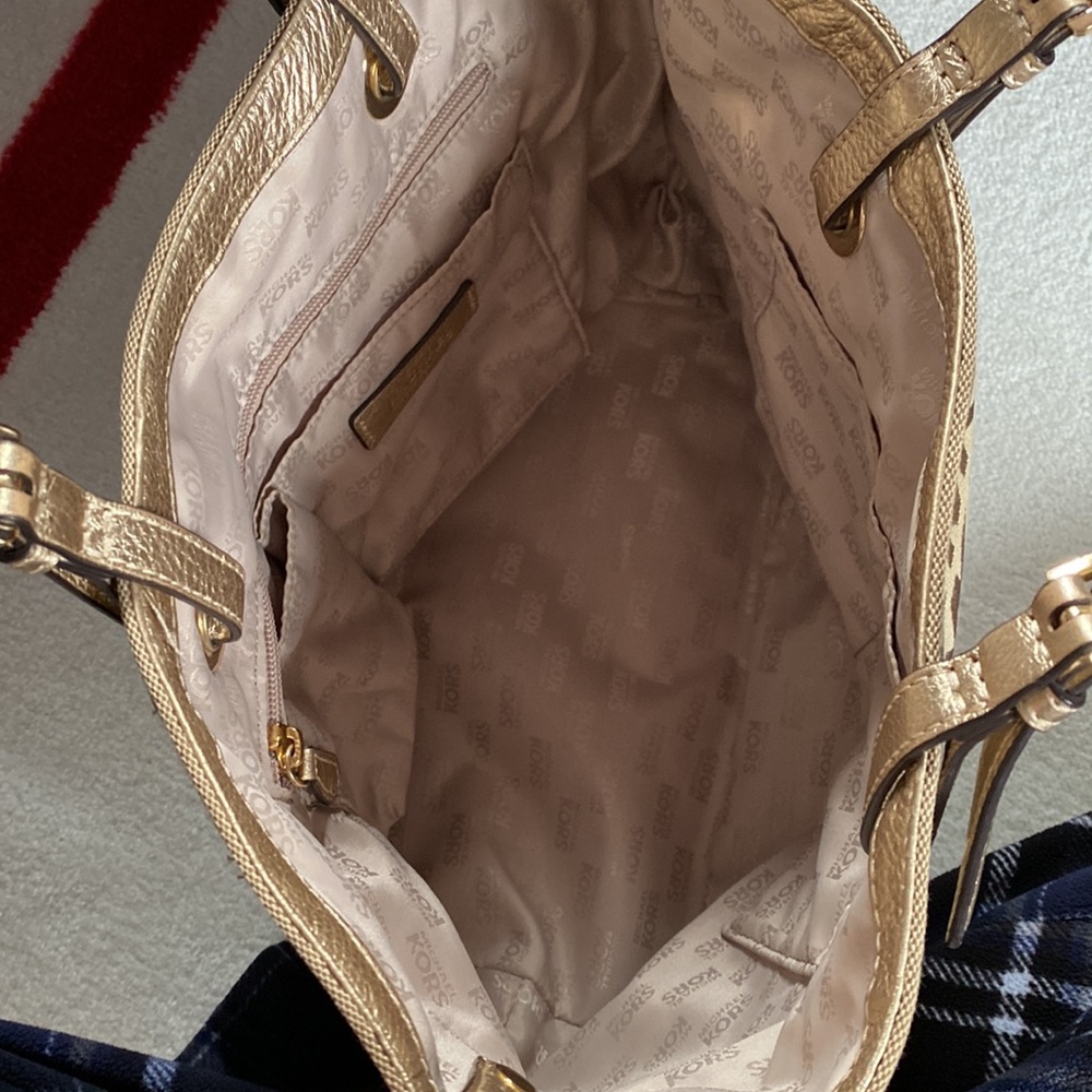 Gold Logo MK Purse - Picture 8 of 11
